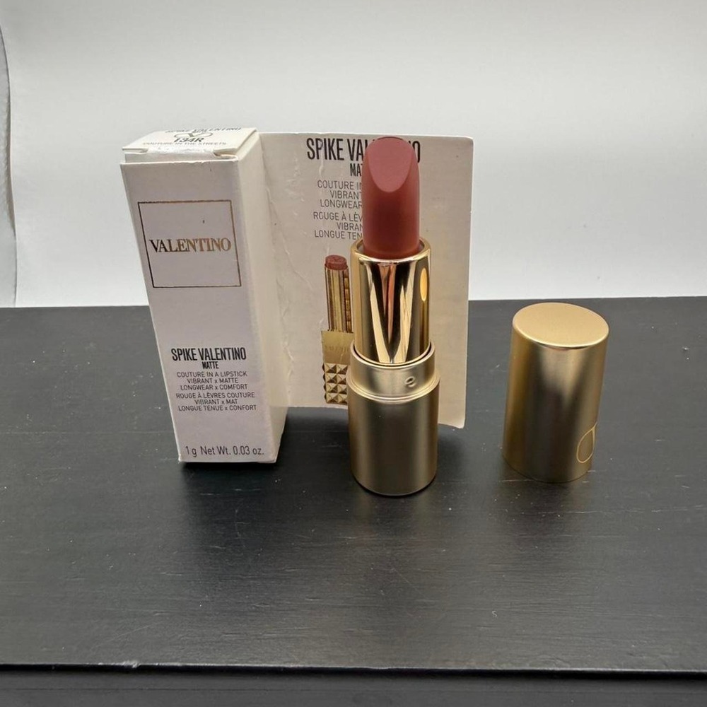 Valentino spike matte shade 134 R couture in the streets 1g - NIB